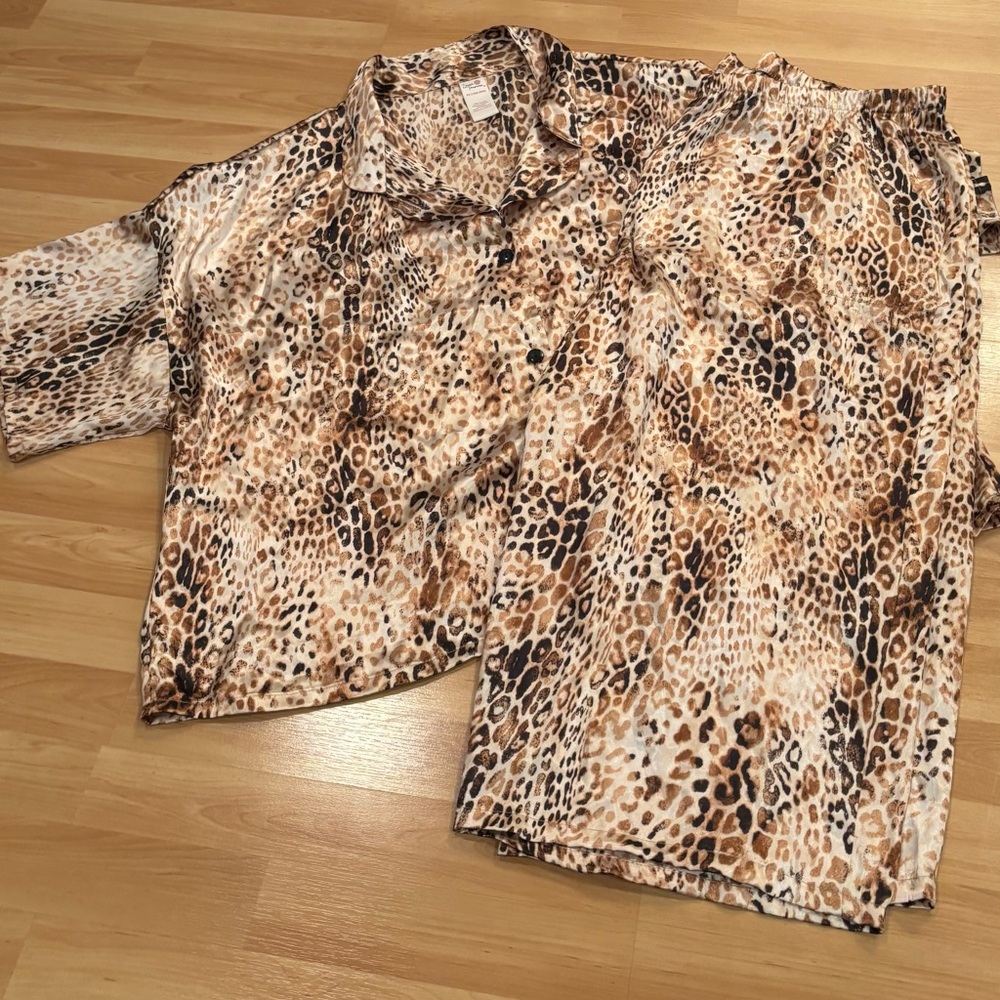Secret Treasures‎ Animal Print Pajama Set